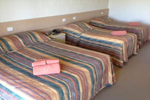 Tenterfield Golf Club Fairways Lodge - Accommodation Newcastle 3