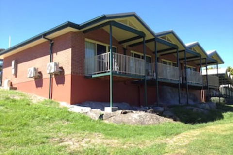 Tenterfield Golf Club Fairways Lodge - Accommodation Newcastle 0