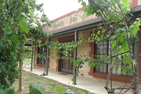 Under The Vines - Accommodation Newcastle 0