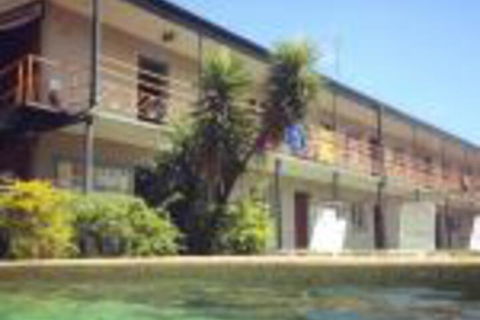 Lazy Duck Hostel - Accommodation Newcastle 0