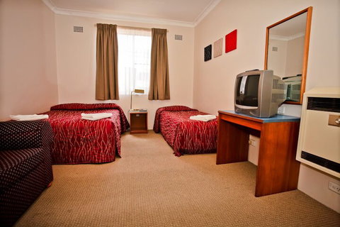 Abbotsleigh Motor Inn - Accommodation Newcastle 7