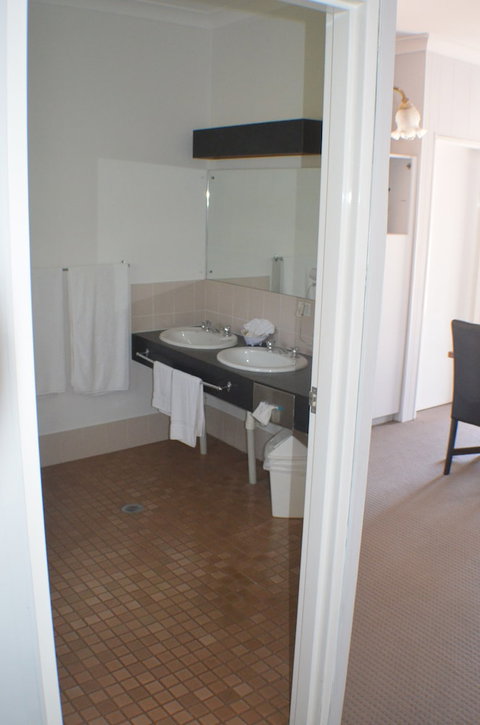 Deer Park Motor Inn - Accommodation Newcastle 5