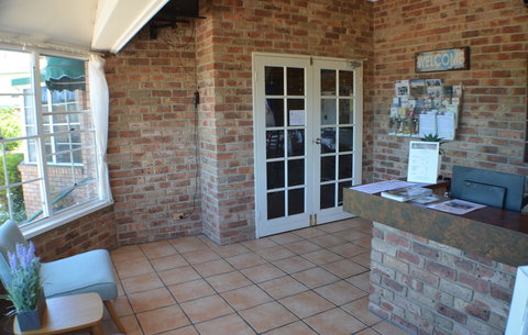 Deer Park Motor Inn - Accommodation Newcastle 3