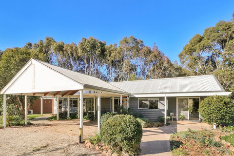 All Seasons Mansfield - Accommodation Newcastle 0