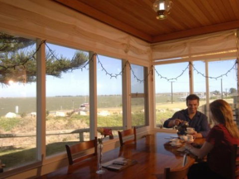 Vue De M Bed & Breakfast - Accommodation Newcastle 3