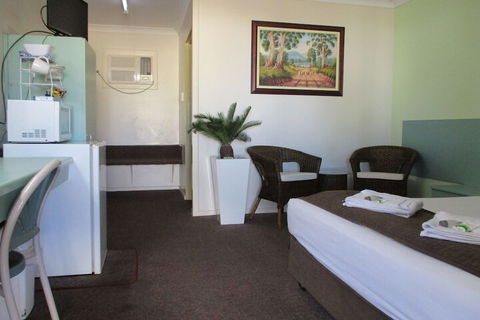 Longreach Motel - Accommodation Newcastle 7