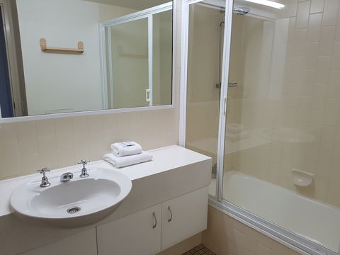 Burgess @ Kings Beach Apartments - Accommodation Newcastle 4