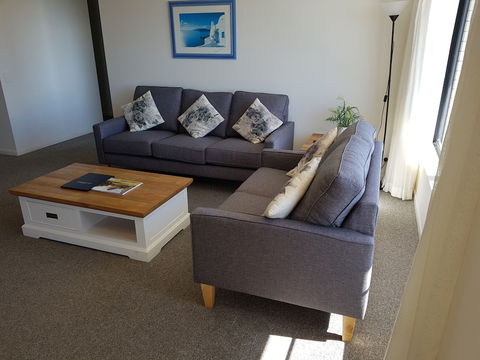 Burgess @ Kings Beach Apartments - Accommodation Newcastle 6
