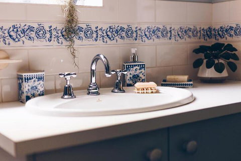 Strathbourne Accommodation Hamilton House - Accommodation Newcastle 5