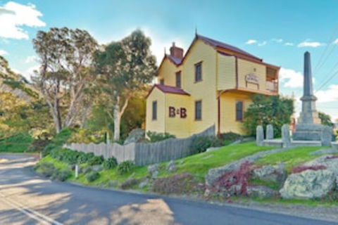 Two Story Bed & Breakfast - Accommodation Newcastle 0
