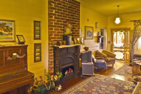 Two Story Bed & Breakfast - Accommodation Newcastle 4