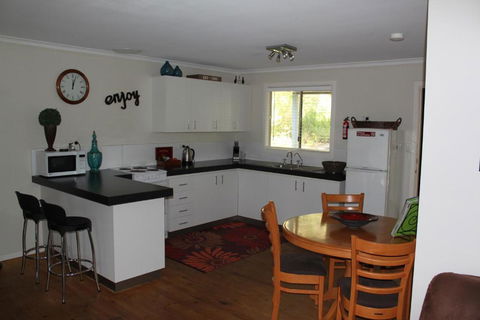Franciscas Cottage - Accommodation Newcastle 4