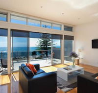 Penguin Waterfront Escape - Accommodation Newcastle