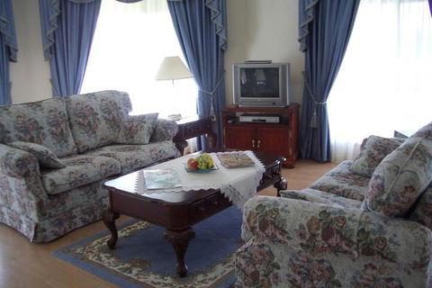 Carolynnes Cottages - Accommodation Newcastle 2