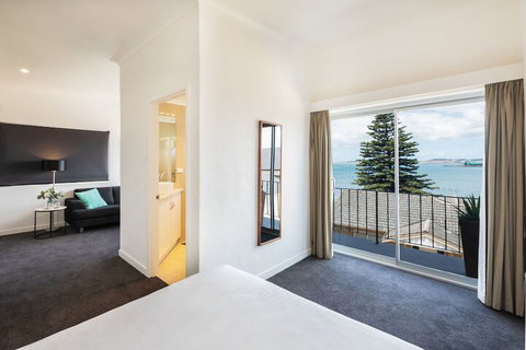 Bay 10 Accommodation - Accommodation Newcastle 5