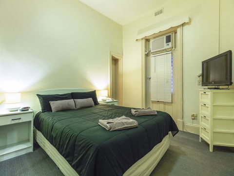 Grand Tasman Hotel - Accommodation Newcastle 6