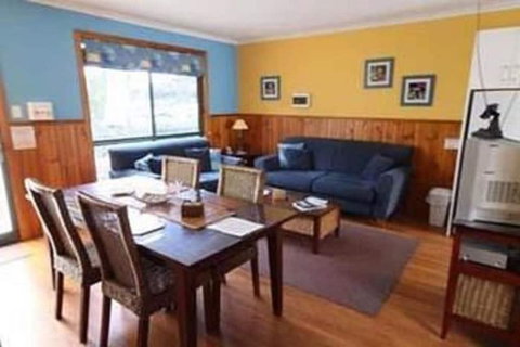 Bicheno's A Plus Apartments - Accommodation Newcastle 5