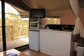 Lorne Bush House Cottages & Eco Retreats - Accommodation Newcastle 4
