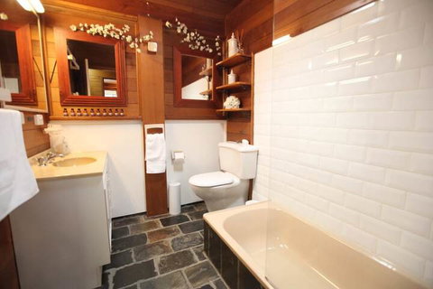 Silverpoint Accommodation - Accommodation Newcastle 5