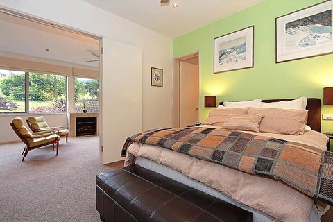 Limetree Hideaway - Accommodation Newcastle 2