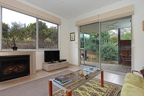 Limetree Hideaway - Accommodation Newcastle 3