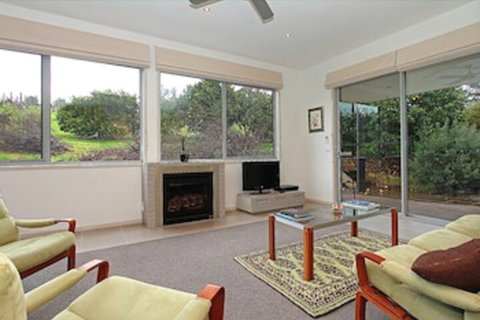 Limetree Hideaway - Accommodation Newcastle 0