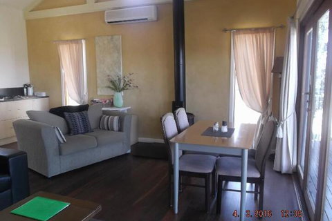 Outlook Hill Pavilion Suites & Spa Cottages - Accommodation Newcastle 3