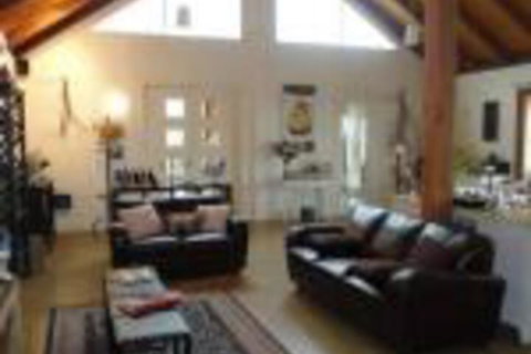 Outlook Hill Pavilion Suites & Spa Cottages - Accommodation Newcastle 0