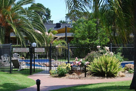 Sportsmans Motor Inn - Accommodation Newcastle 2