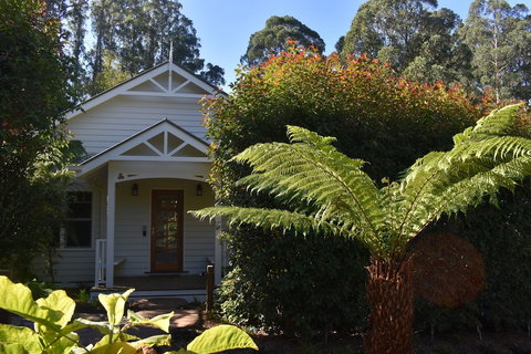Gatehouse Cottage At Merrow Cottages - Mt Dandenong - Accommodation Newcastle 0