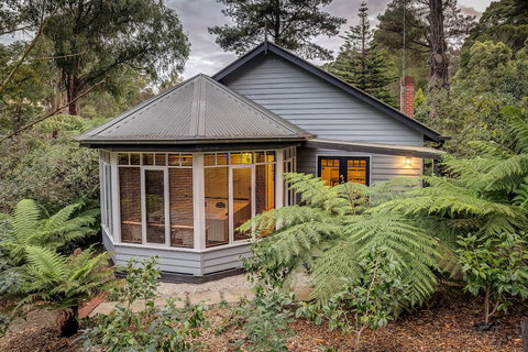Gatehouse Cottage At Merrow Cottages - Mt Dandenong - Accommodation Newcastle 2