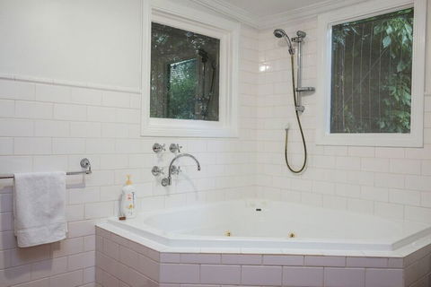Wishing Well Cottage - Accommodation Newcastle 2