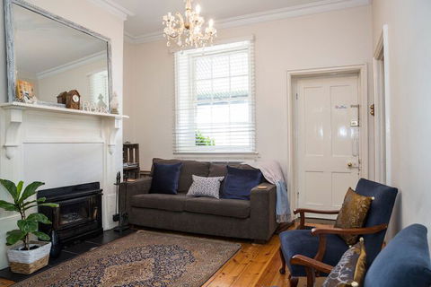 Wishing Well Cottage - Accommodation Newcastle 6