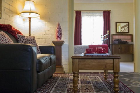 Battunga Cottages - Accommodation Newcastle 7
