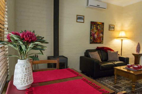 Battunga Cottages - Accommodation Newcastle 3