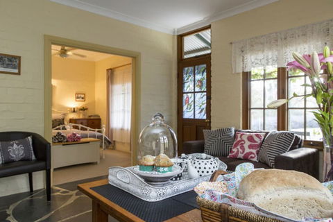 Battunga Cottages - Accommodation Newcastle 5