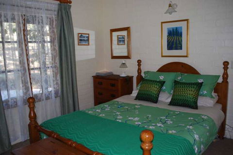 Battunga Cottages - Accommodation Newcastle 4