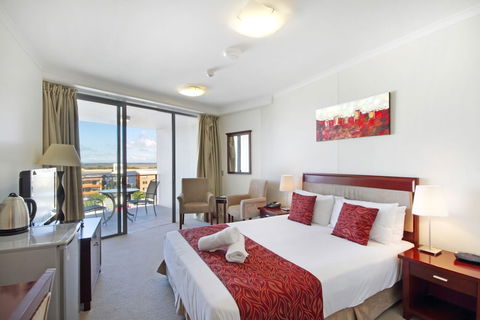 Ocean Views Resort - Accommodation Newcastle 3