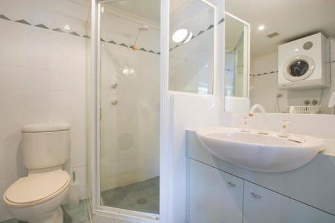 Lhotsky Apartments - Accommodation Newcastle 5