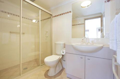 Lhotsky Apartments - Accommodation Newcastle 2