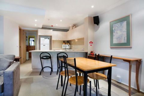 Lhotsky Apartments - Accommodation Newcastle 1