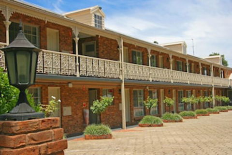Hermitage Motor Inn - Accommodation Newcastle 0