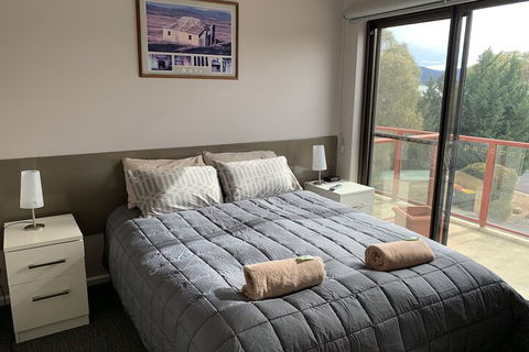 Aalberg Chalet - Accommodation Newcastle 6