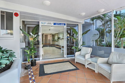 Beachside Resort - Kawana Waters - Accommodation Newcastle 0