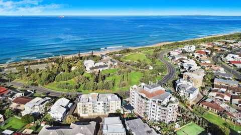 Beachside Resort - Kawana Waters - Accommodation Newcastle 2