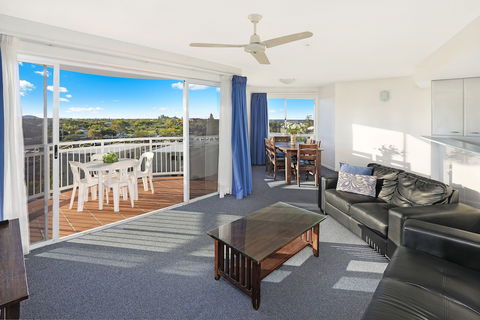 Beachside Resort - Kawana Waters - Accommodation Newcastle 5