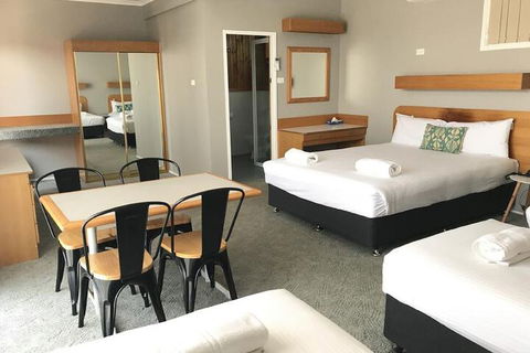 Cascades Motor Inn - Accommodation Newcastle 4