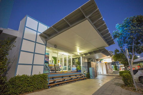 Cairns Central YHA - Hostel - Accommodation Newcastle 1
