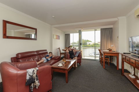Burnett Riverside Hotel - Accommodation Newcastle 2