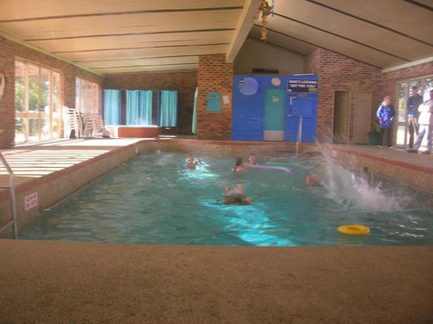 The Peninsula Motor Inn - Accommodation Newcastle 2